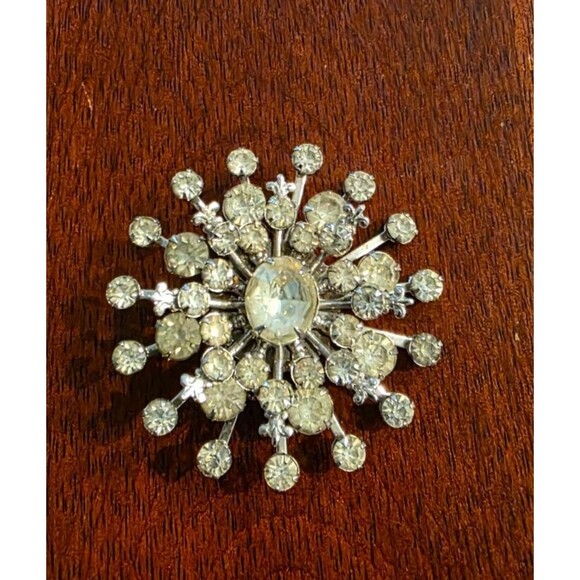 Vintage Starburst Design Rhinestone Cluster Brooch - Silver Tone - Snowflake - Picture 1 of 6